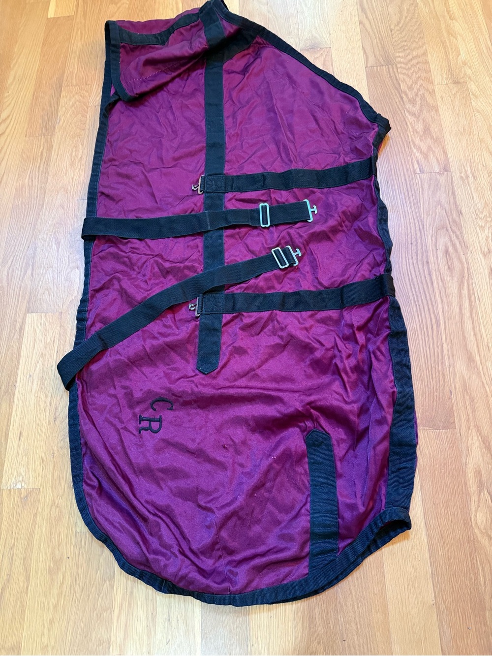 RaDon equestrian product : Dress sheet Pretty burgundy nylon w/ sheen black trim